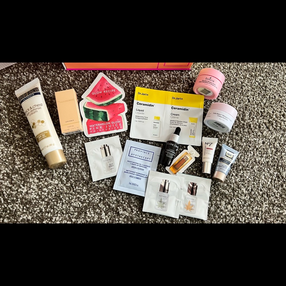 Samples/Minis with Drunk Elephant Box. Glowy